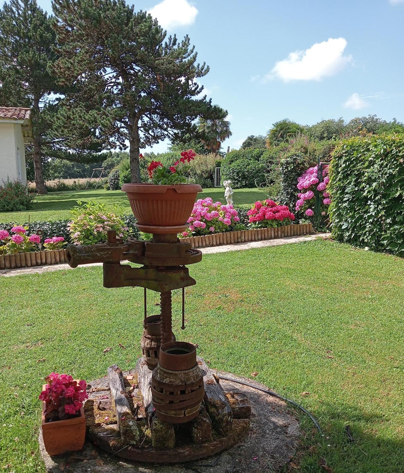 Gites Chez Belliveau Meursac Екстериор снимка
